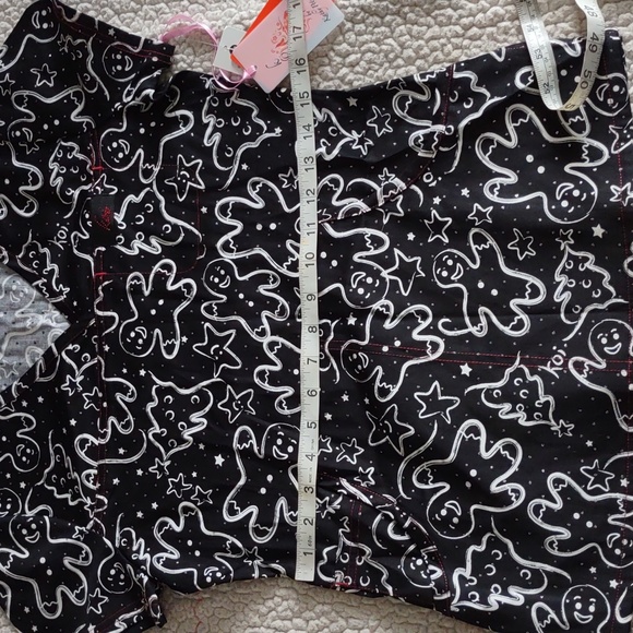 NWT Koi By Kathy Peterson Size XXS Black Metallic Gingerbread Alice Scrub Top - Picture 8 of 16